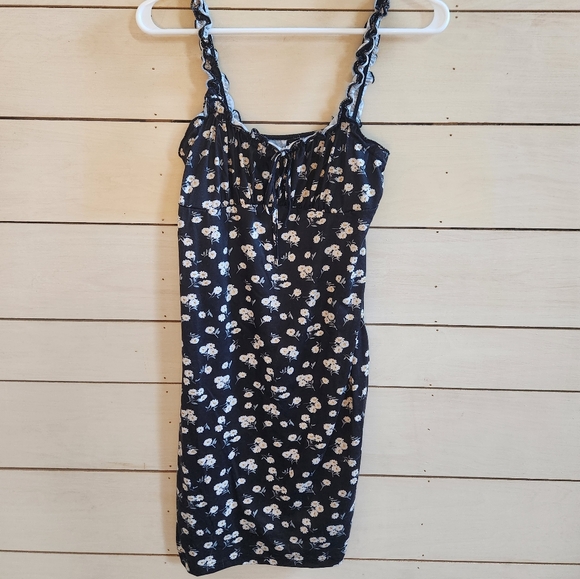 Frilled strap tie daisy floral dress - Picture 2 of 3